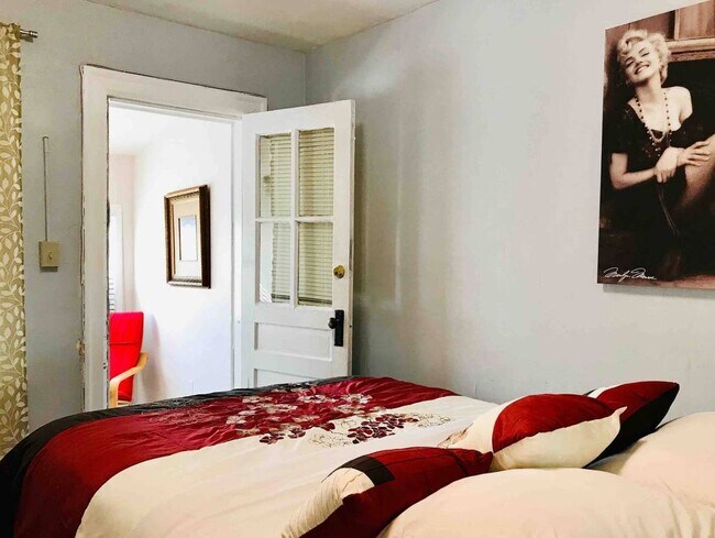 Building Photo - 720 Fairmont St NW