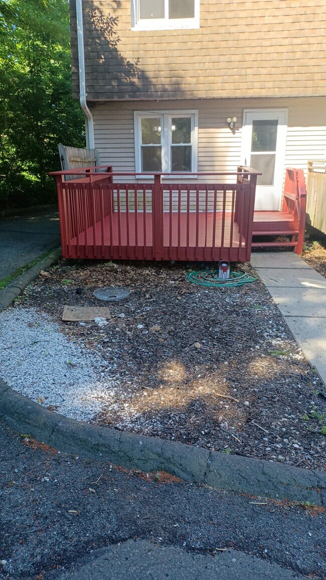 Building Photo - 82 Glen Eagle Dr