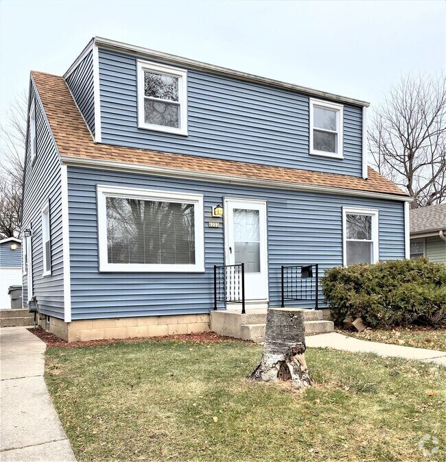 Building Photo - Newly updated 4 bedroom single family home