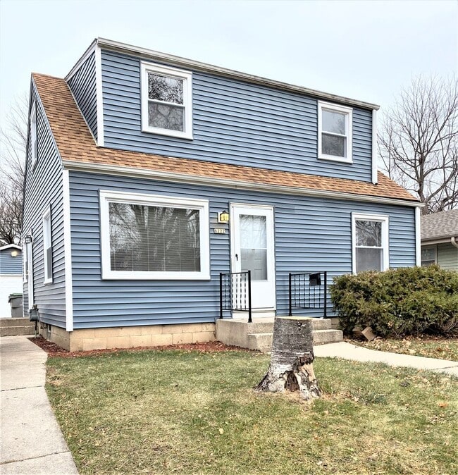 Primary Photo - Newly updated 4 bedroom single family home