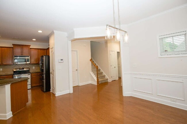 Building Photo - Charming 3 bed, 2.5 bath home with bonus t...