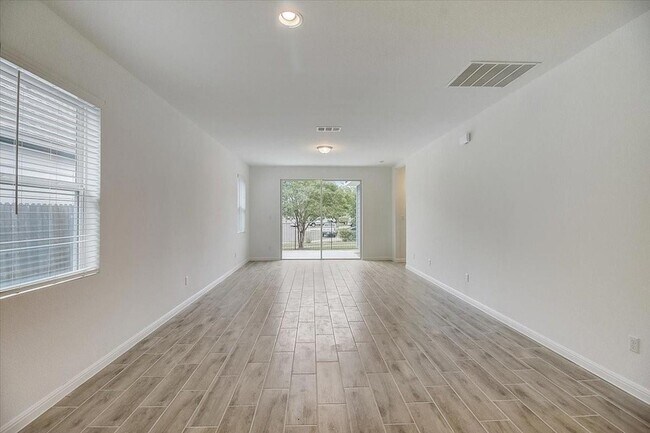 Building Photo - 117 Lacey Oak Lp
