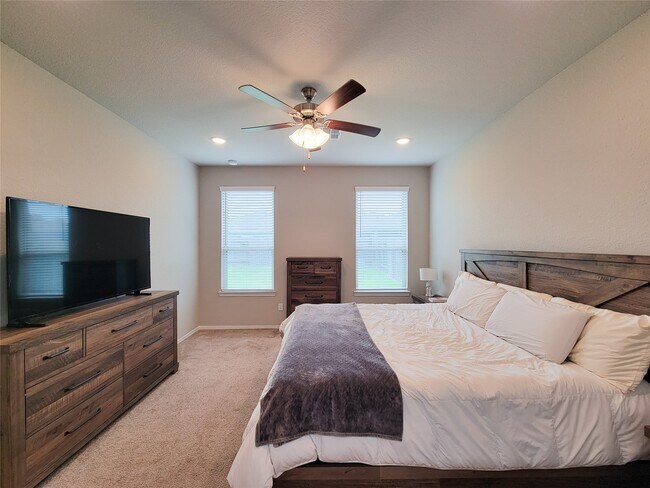 Building Photo - 24811 Crimson Pine Dr