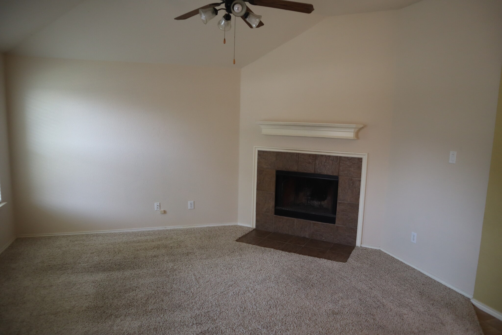 Building Photo - 1000 Warbler Ln