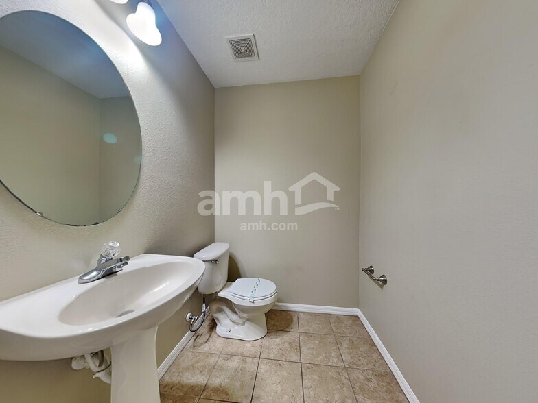 Building Photo - 11114 Golden Silence Dr