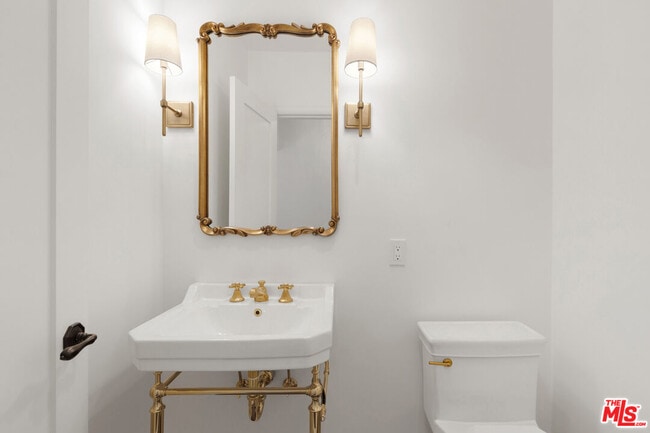 Building Photo - 451 Westmount Dr