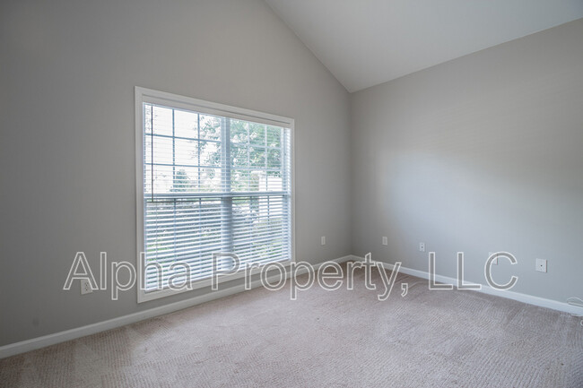 Building Photo - 515 Adeline Ct