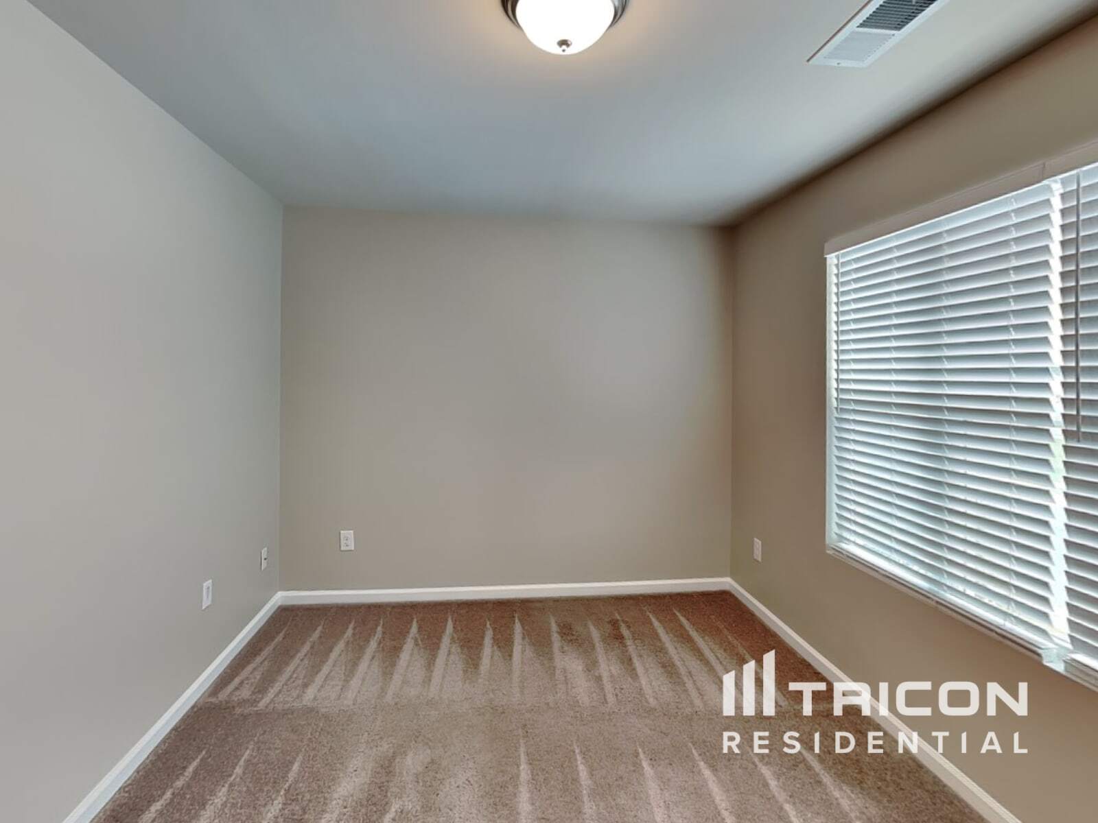 Building Photo - 1361 Woodhouse Dr