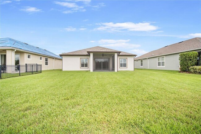 Building Photo - 13330 Palmera Vista Dr