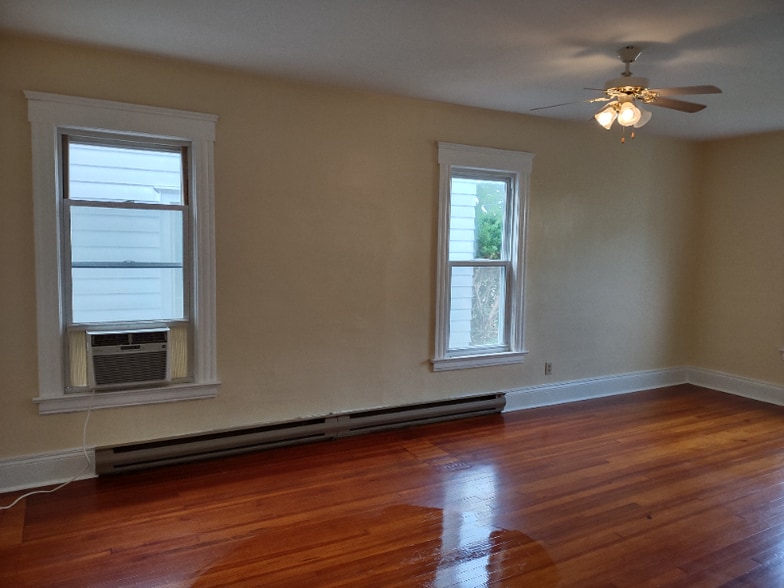 Building Photo - 304 Hall Ave