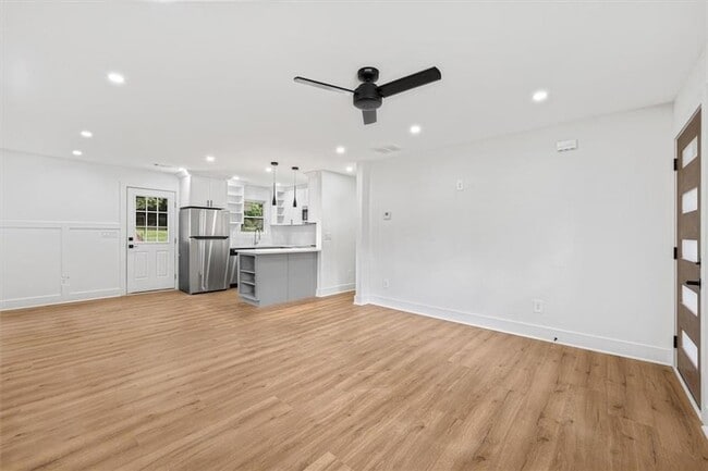 Building Photo - 2353 Clarissa Dr NW
