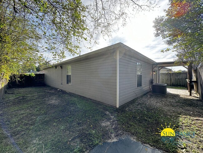 Building Photo - Pet Friendly 4 Bedroom Home in Fort Walton...