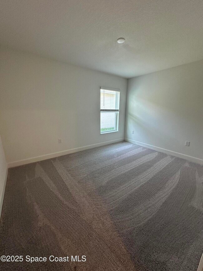 Building Photo - 715 Hatton Ln SE