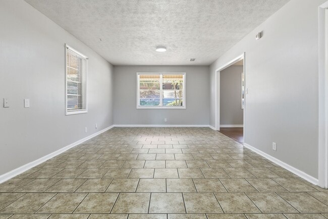 Building Photo - Updated 3BR/2BA Home in Phenix City, AL