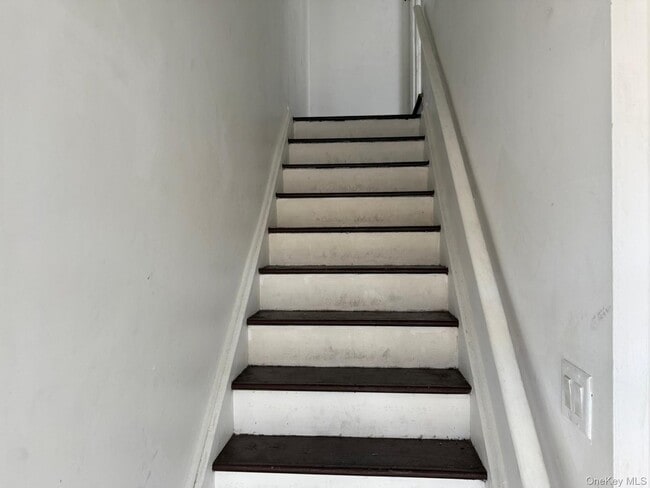 Building Photo - 8-27 Hartman Ln