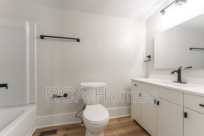 Building Photo - 874 Fletcher Ave