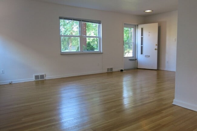 Building Photo - Available May 1, 2026.  Lease will End April 28, 2027