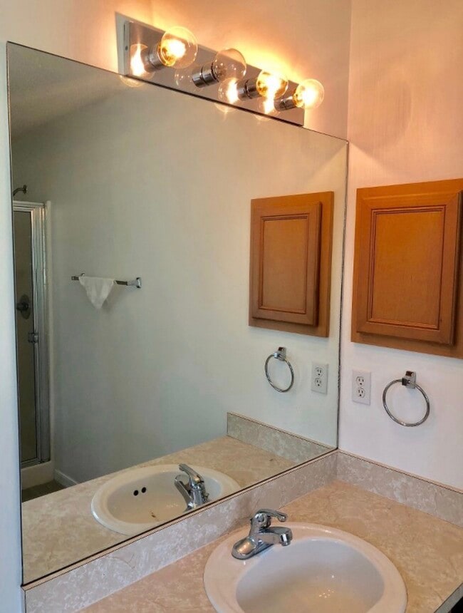 Building Photo - 1241 SW Melrose Ave