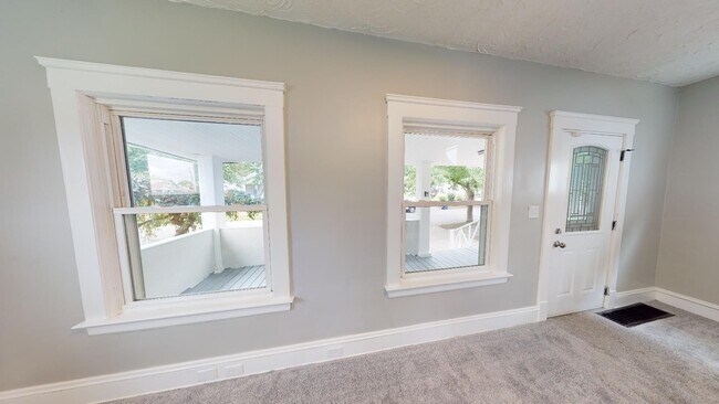 Building Photo - Old Brooklyn Area - 3 Bedroom Single Famil...