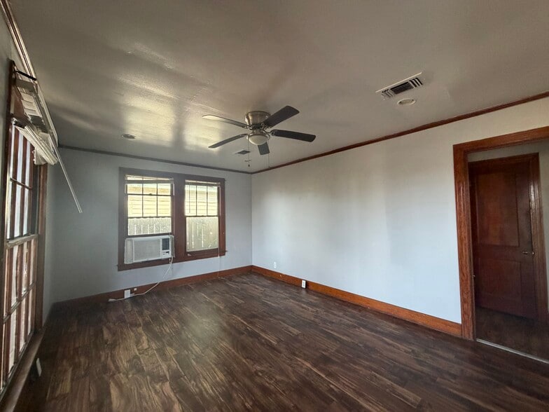 Building Photo - 1103 Florida St