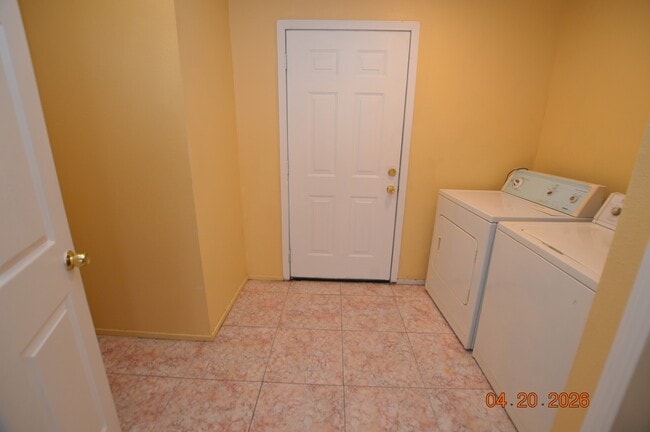 Building Photo - 325 Pershing Dr