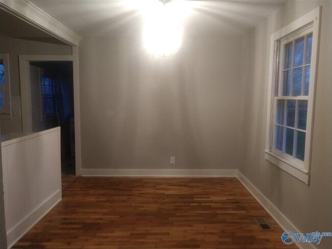 Building Photo - 510 Forrest Cir NE