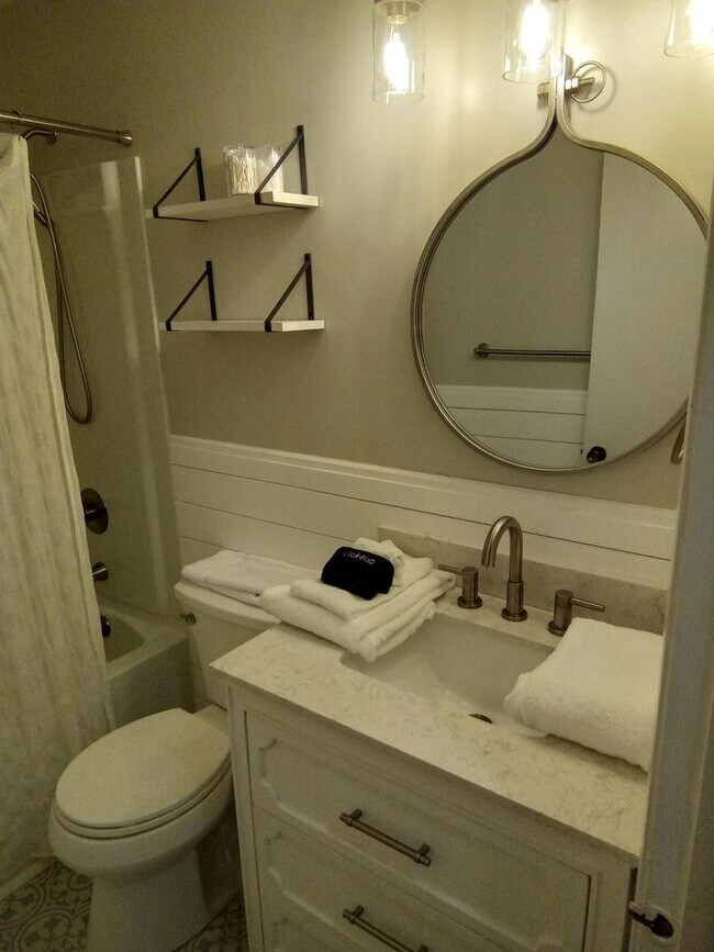 Building Photo - 4BR 3BA SFH with Full Finished Basement