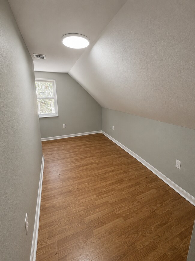 Building Photo - 837 Lafayette Ln