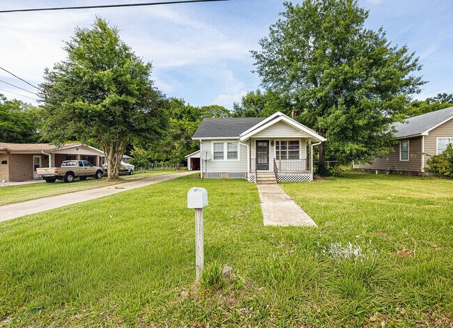 Building Photo - Cute 2 Bed 1 Bath in Pascagoula