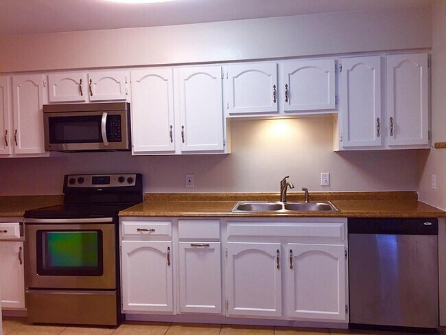 Building Photo - 10330 Briar Forest Dr