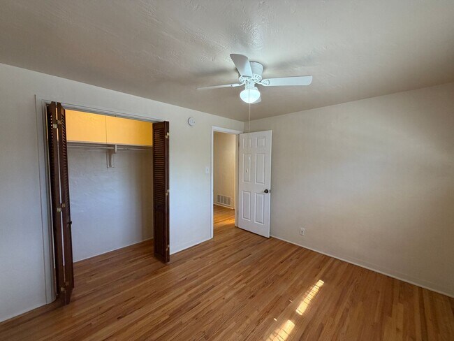 Building Photo - 2838 La Veta Dr