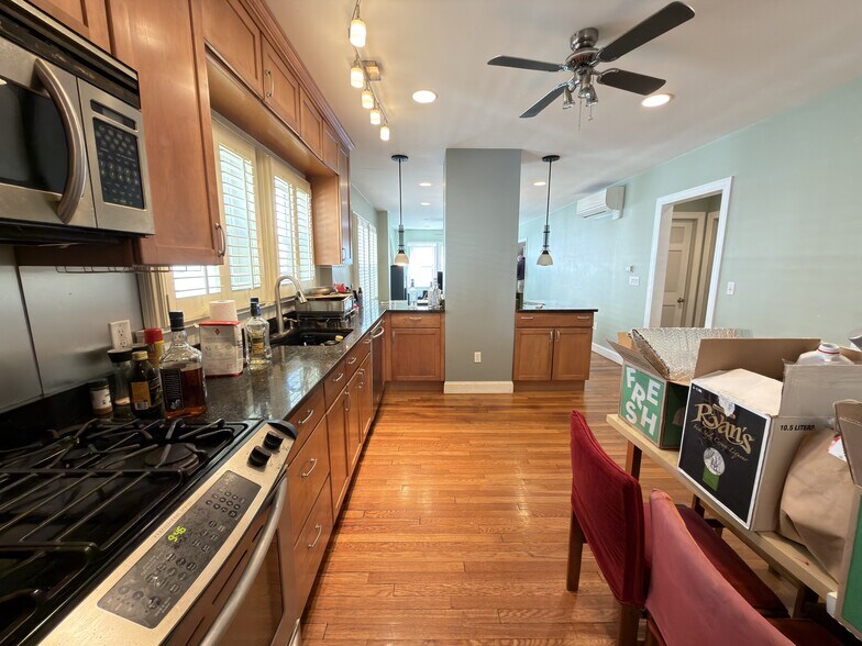 Building Photo - 22 Magnolia Ave