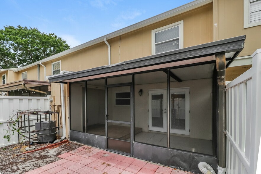 Building Photo - 7640 Woodbridge Blvd