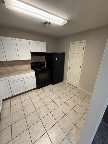 Building Photo - 823 Hardy Springs Cir
