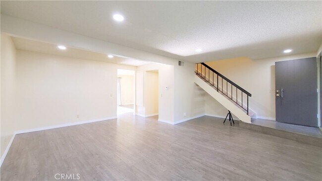 Building Photo - 719 Briarwood Ln