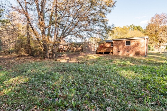 Building Photo - **Available 06/12/2026** 3Bed/1.5Bath Cozy & Convenient in Durham NC!