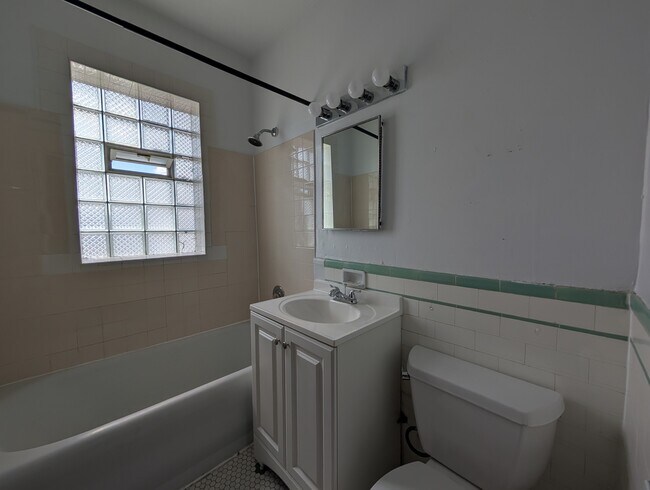 Building Photo - 2948 N Albany Ave