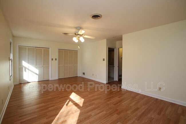 Building Photo - 327 N Park Dr