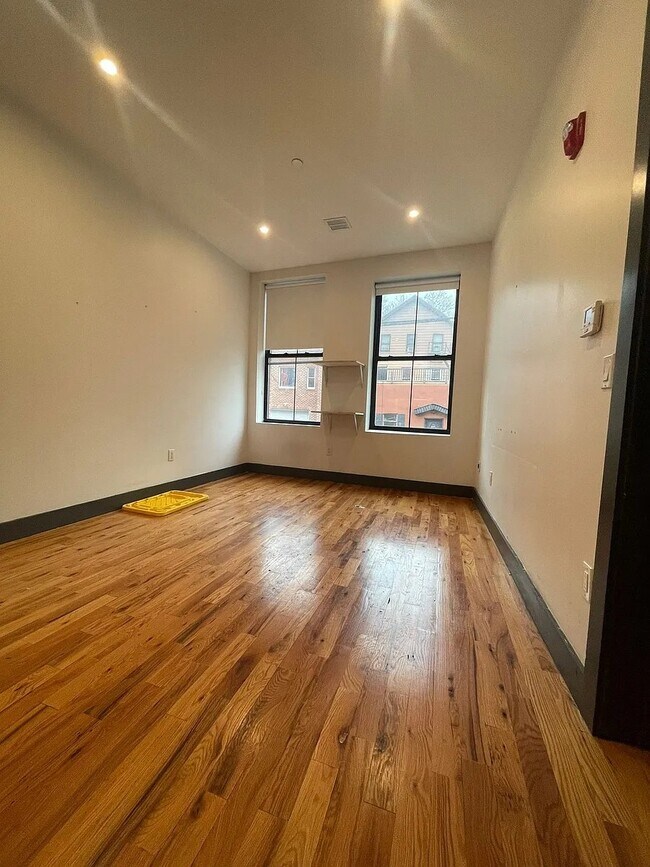 Building Photo - 568 Communipaw Ave