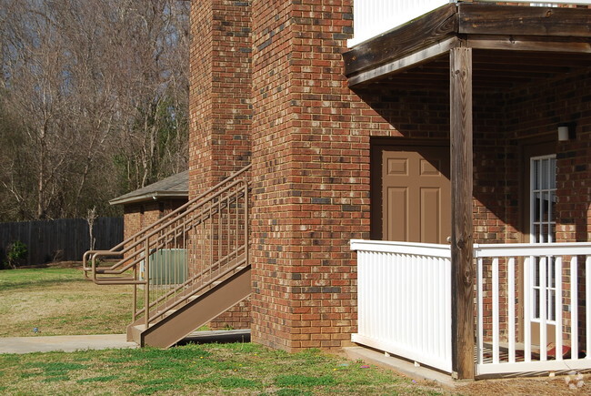 Building Photo - Susanna Ridge