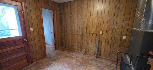 Building Photo - 3 Bedroom 2 Bath Carthage Stone Beauty! $1195