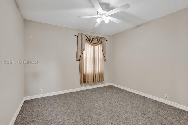 Building Photo - 7607 NW 127th Manor