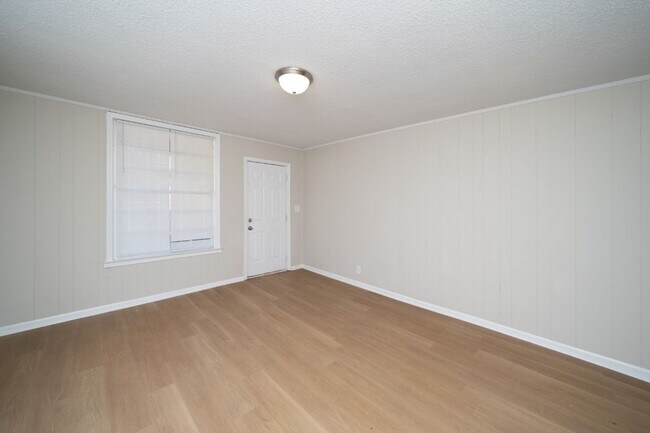Building Photo - 1623 Holbrook Ave