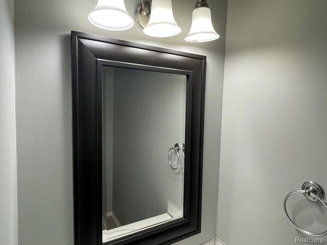 Building Photo - 8487 Pepper Ridge Dr