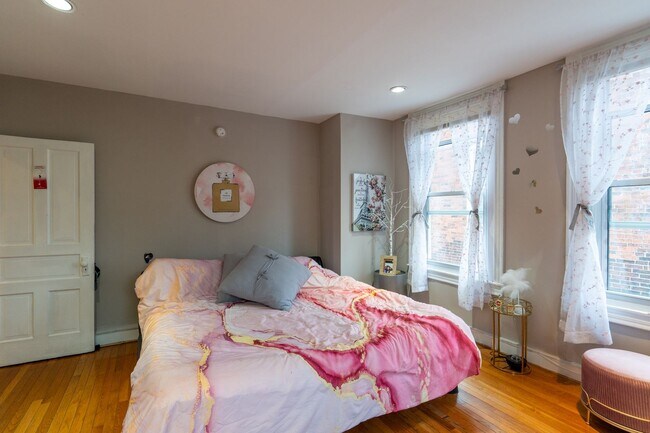 Building Photo - Melrose section 1 bed  very spacious