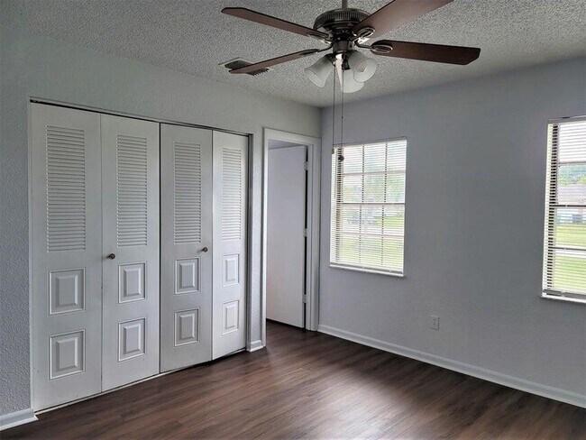 Building Photo - 311 SW Virden Ct