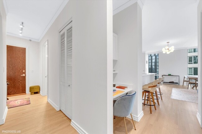 Building Photo - 170 W Polk St