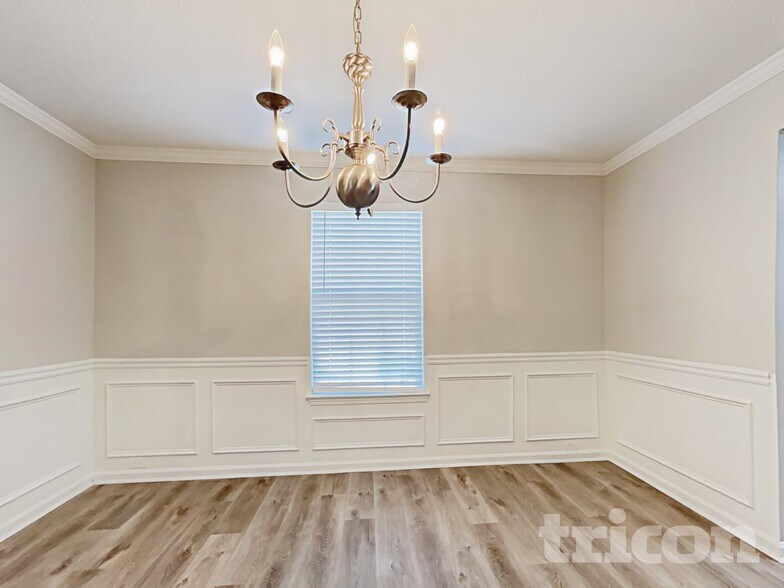 Building Photo - 6936 Foxmoor Way