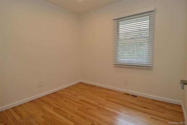 Building Photo - 33 Terrace Pl