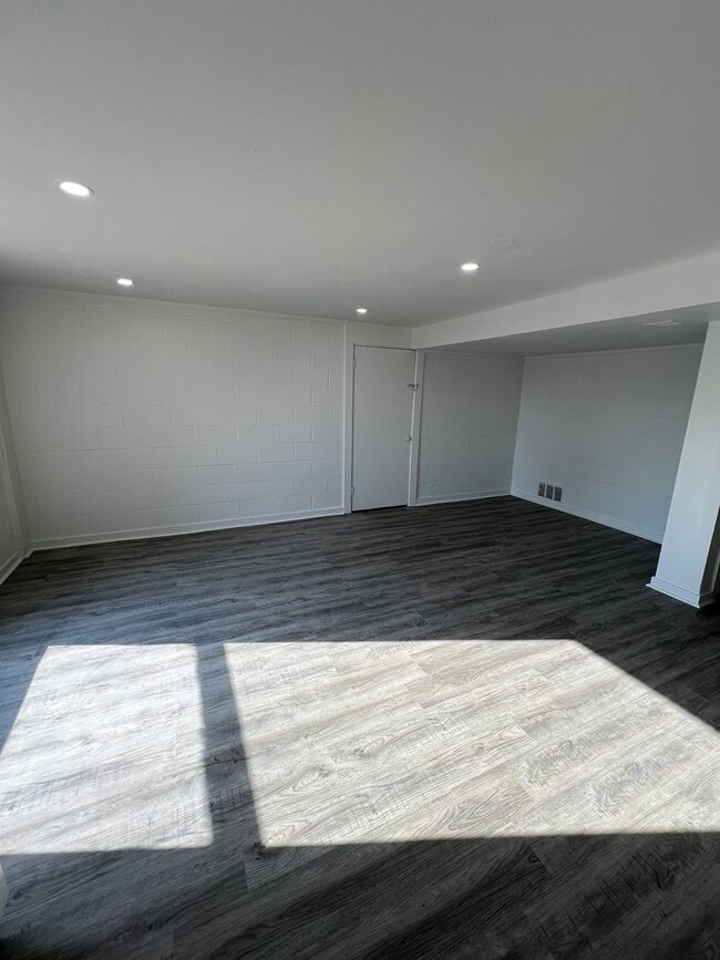 Building Photo - 1615 38th St